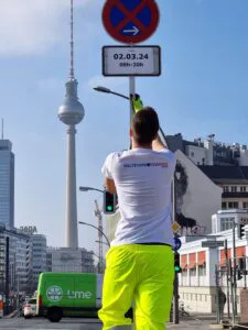 Halteverbot beantragen Berlin mit Schildern